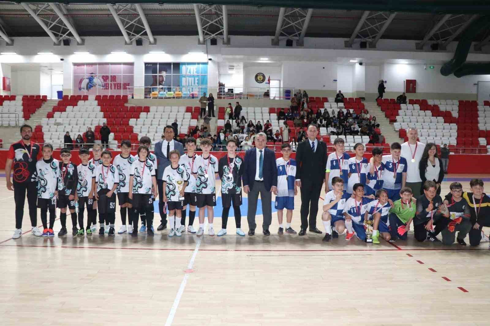 Boz&uuml;y&uuml;k&rsquo;te Okul Sporları Futsal Finali tamamlandı
