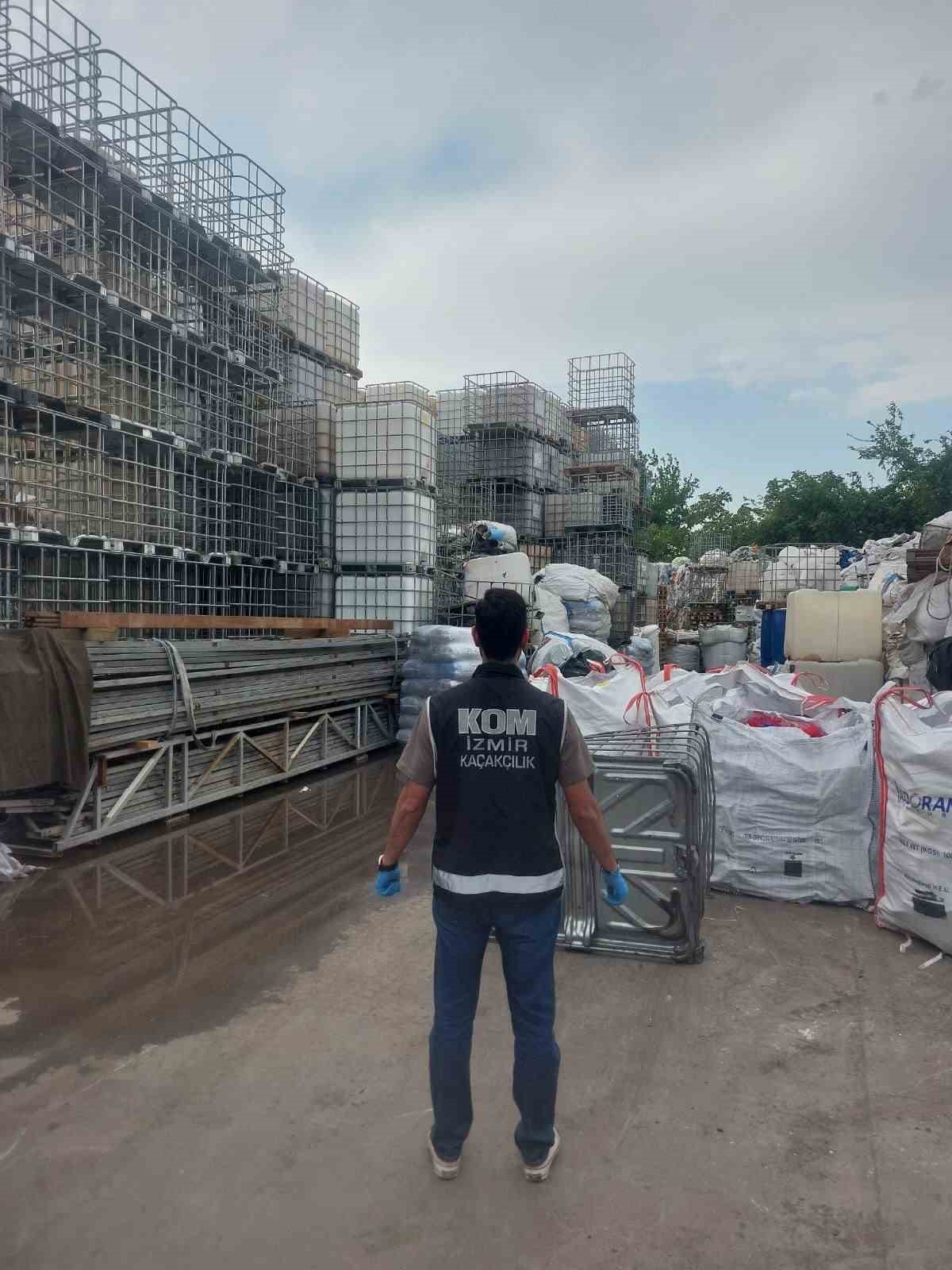İzmir’de 42 milyon lira değerinde kaçak oto yedek parça ve akaryakıt ele geçirildi
