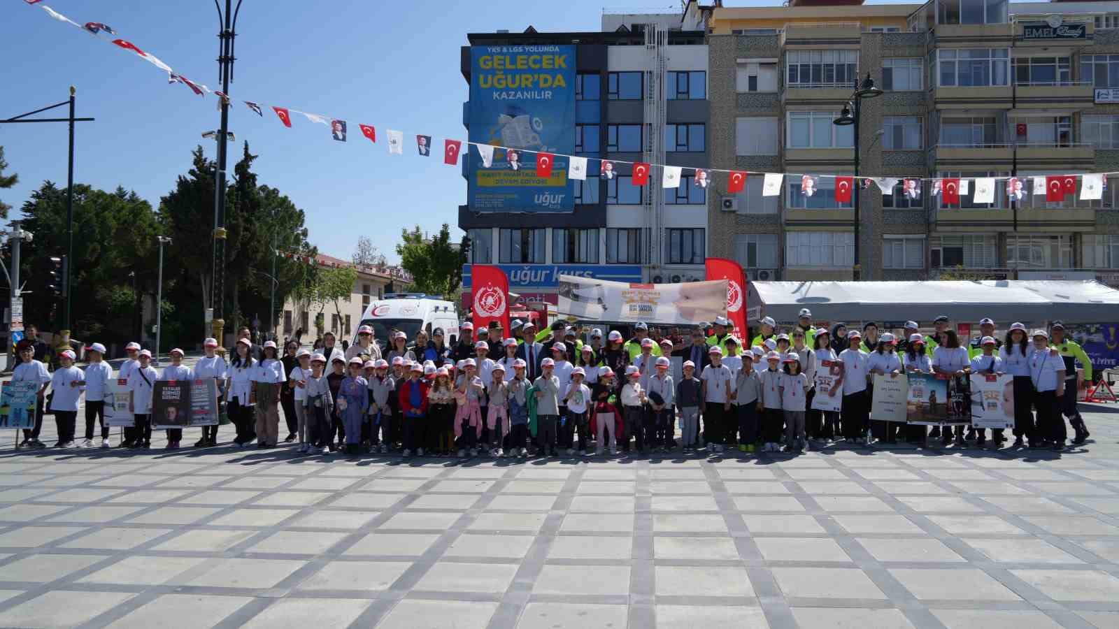 Burdur&rsquo;da &ccedil;ocuklara uygulamalı trafik eğitimi verildi
