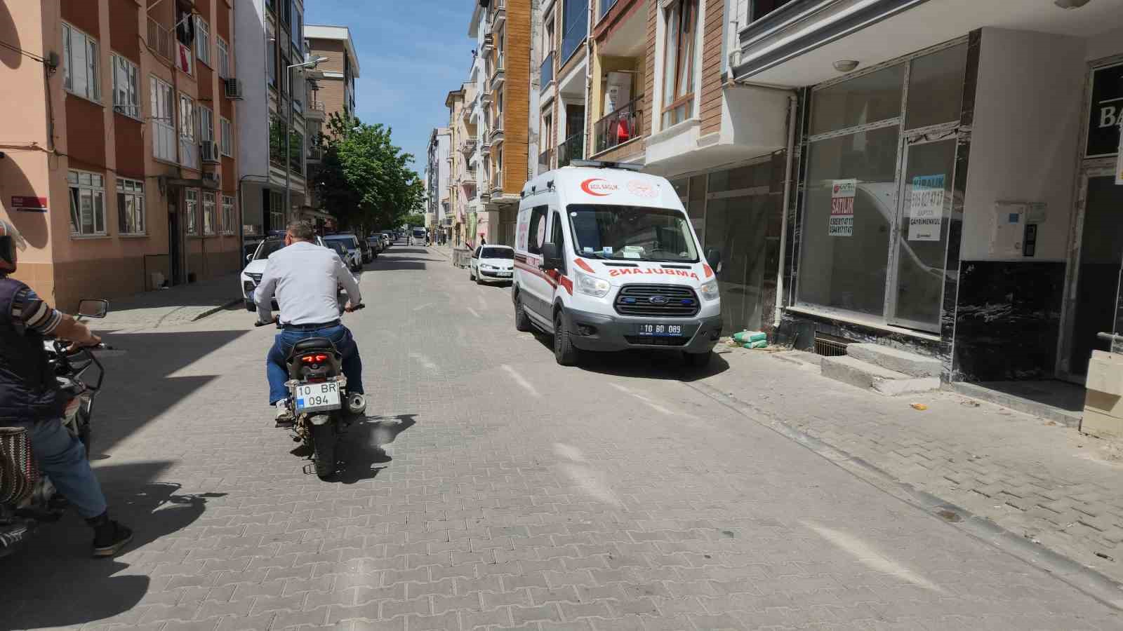 Edremit&rsquo;te bı&ccedil;aklı kavga: 2 yaralı
