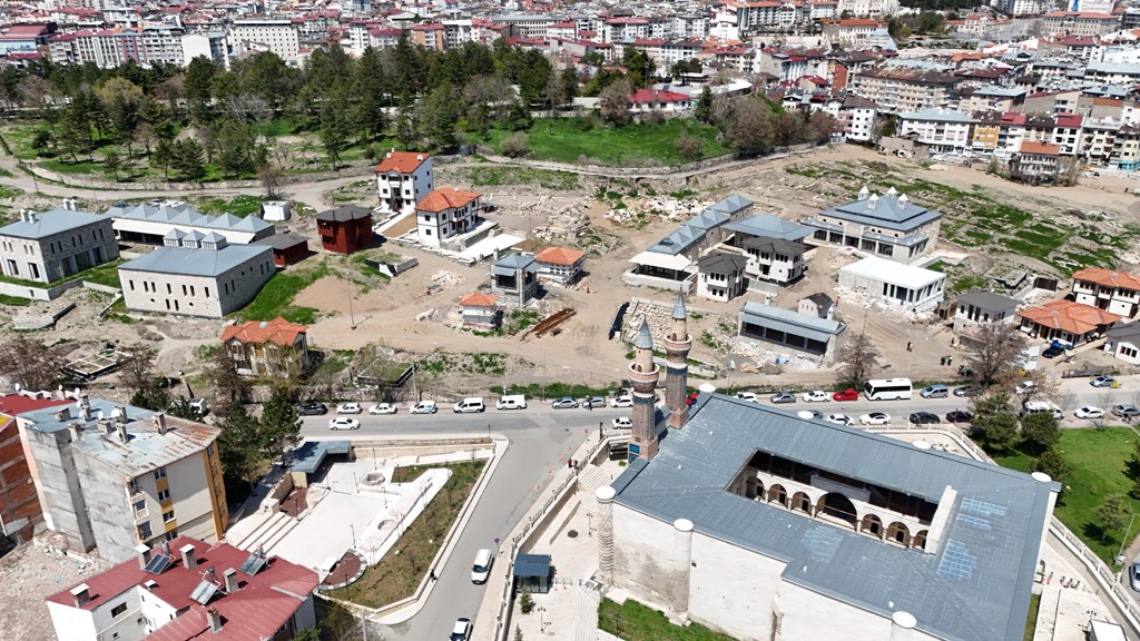 6 farklı döneme ev sahipliği yapan Tarihi Sivas Kalesi turizme kazandırılacak
