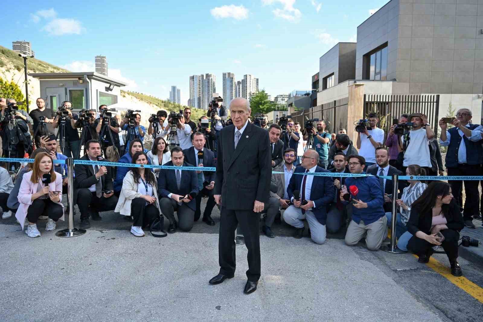 Cumhurbaşkanı Erdoğan, MHP Genel Başkanı Bahçeli’yi ziyaret etti
