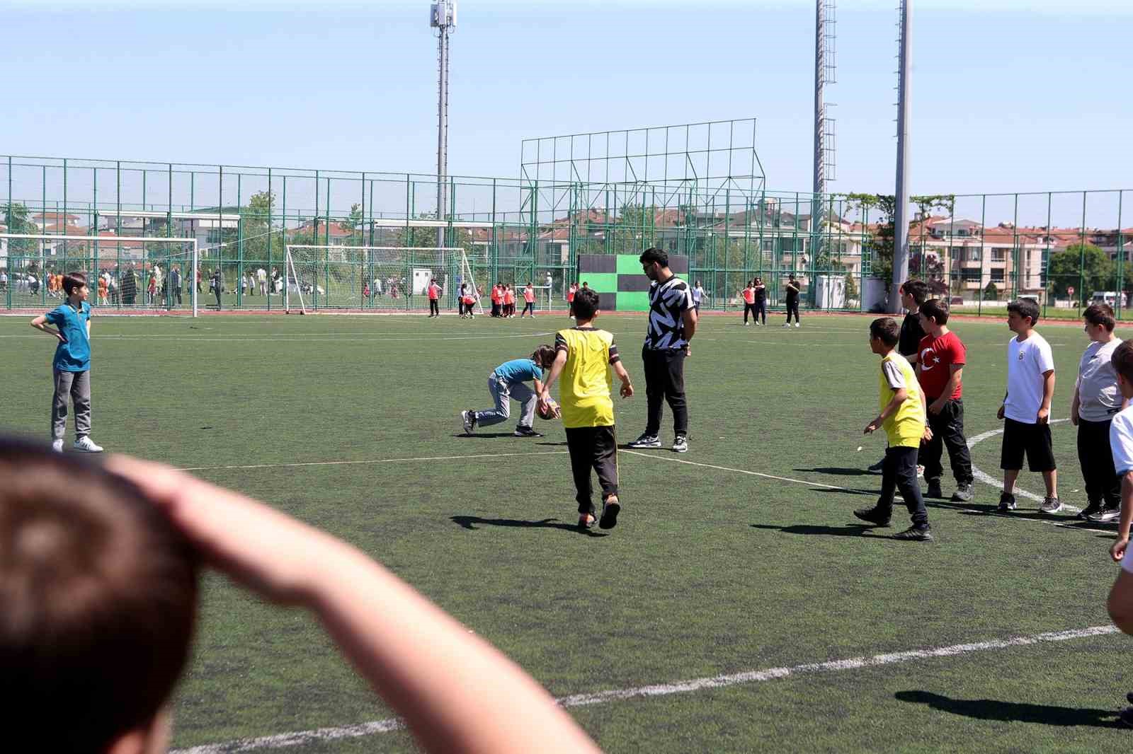 Geleneksel çocuk oyunları şenliği başladı