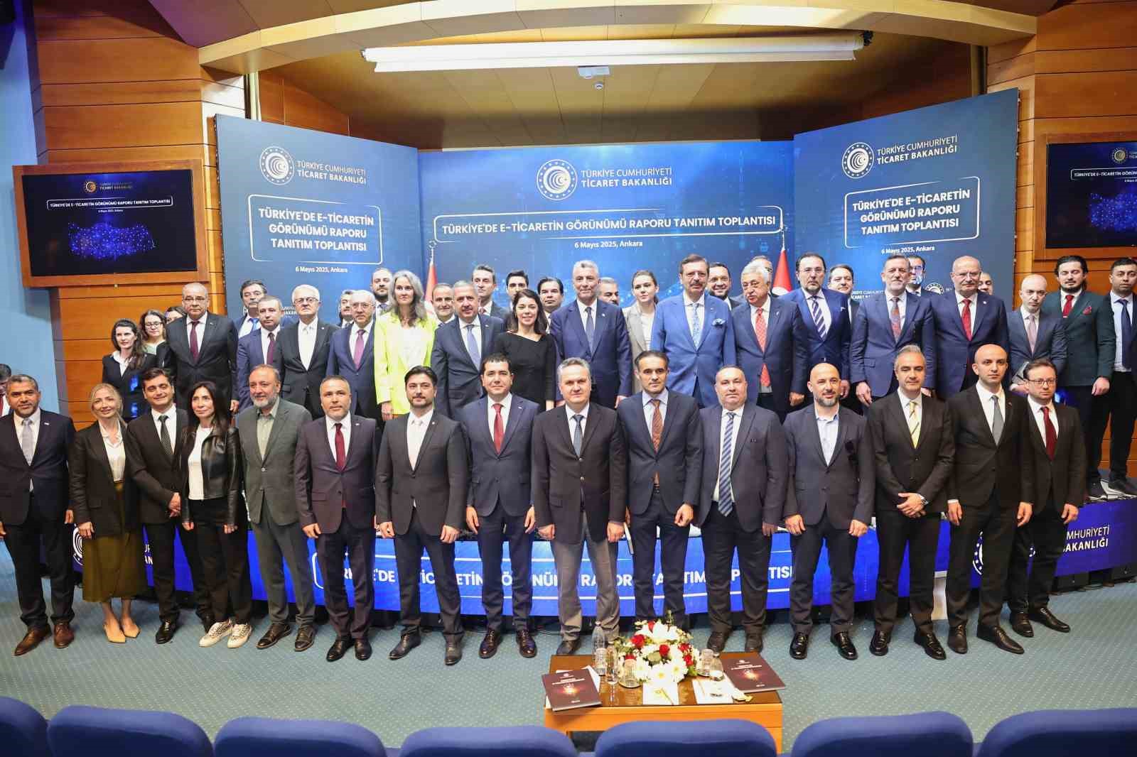 Bakan Bolat: "e-Ticaret hacmi bir &ouml;nceki yıla g&ouml;re y&uuml;zde 61,7&rsquo;lik bir artışla 3 trilyon 162 milyon liraya ulaştı"
