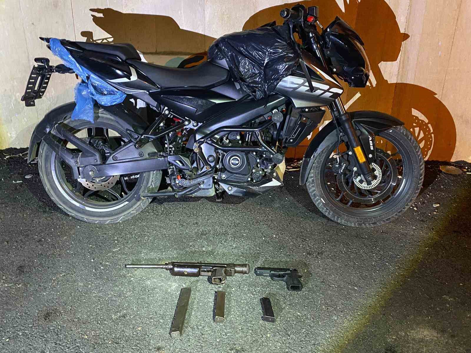 Saldırıya gideceklerdi, silahlarla yakalanıp tutuklandılar