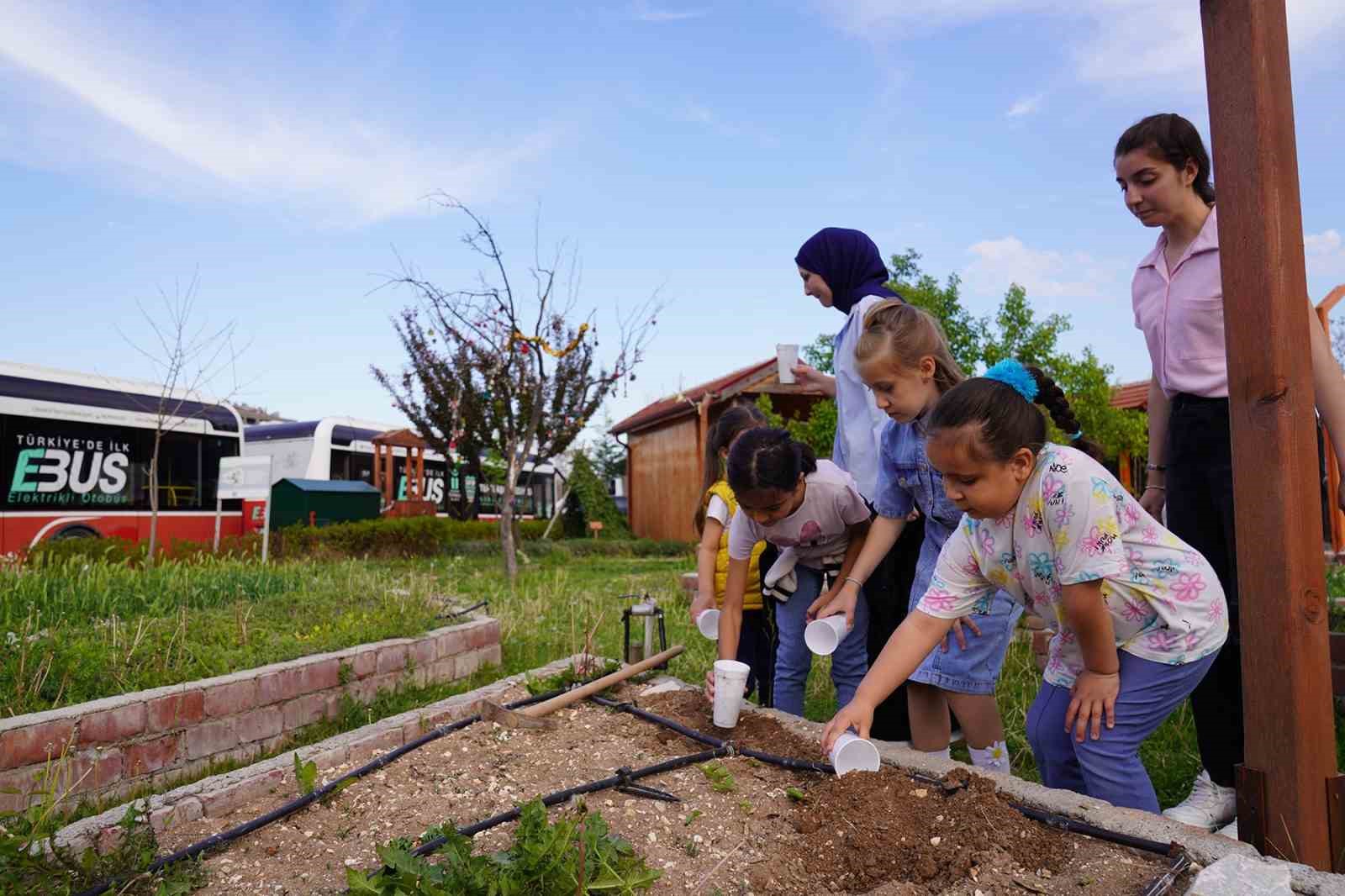 Çocuklar bitkilerin büyüme serüvenini öğrendi