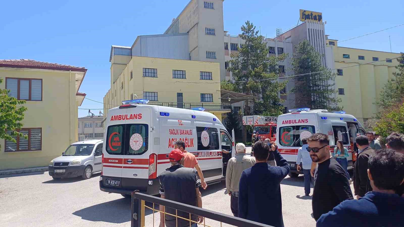 &Ccedil;orum&rsquo;da 8 iş&ccedil;inin yaralandığı un fabrikasındaki patlama kamerada
