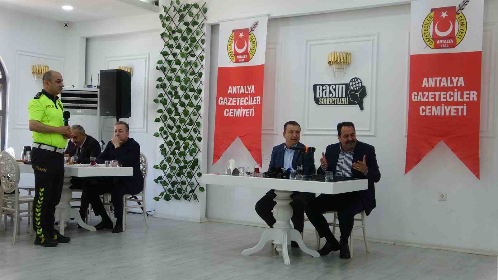 Antalya Emniyet M&uuml;d&uuml;r&uuml; Arslan: "&Ccedil;ocuklarımızı 3 kuruşluk menfaatleri uğruna birilerine feda etmeyeceğiz"
