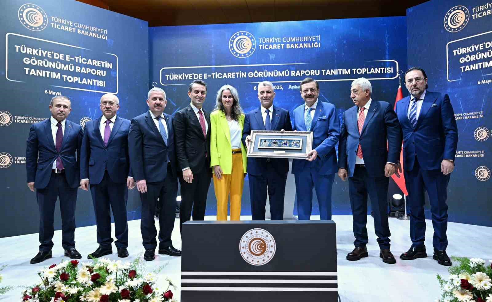 TOBB Başkanı Hisarcıklıoğlu: "KOBİ&rsquo;lerin rekabeti i&ccedil;in e-ticaret ve dijitalleşme şart"
