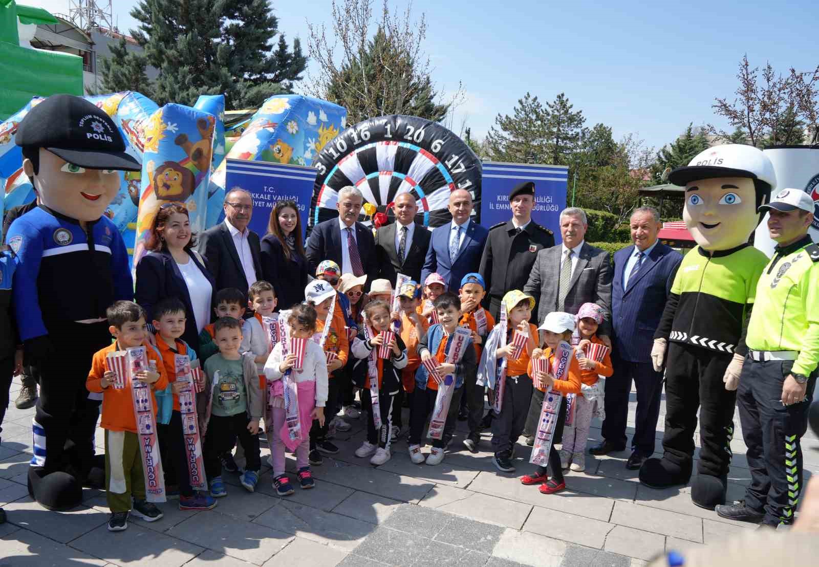 Kırıkkale’de motosiklet sürücülerine kask hediye edildi