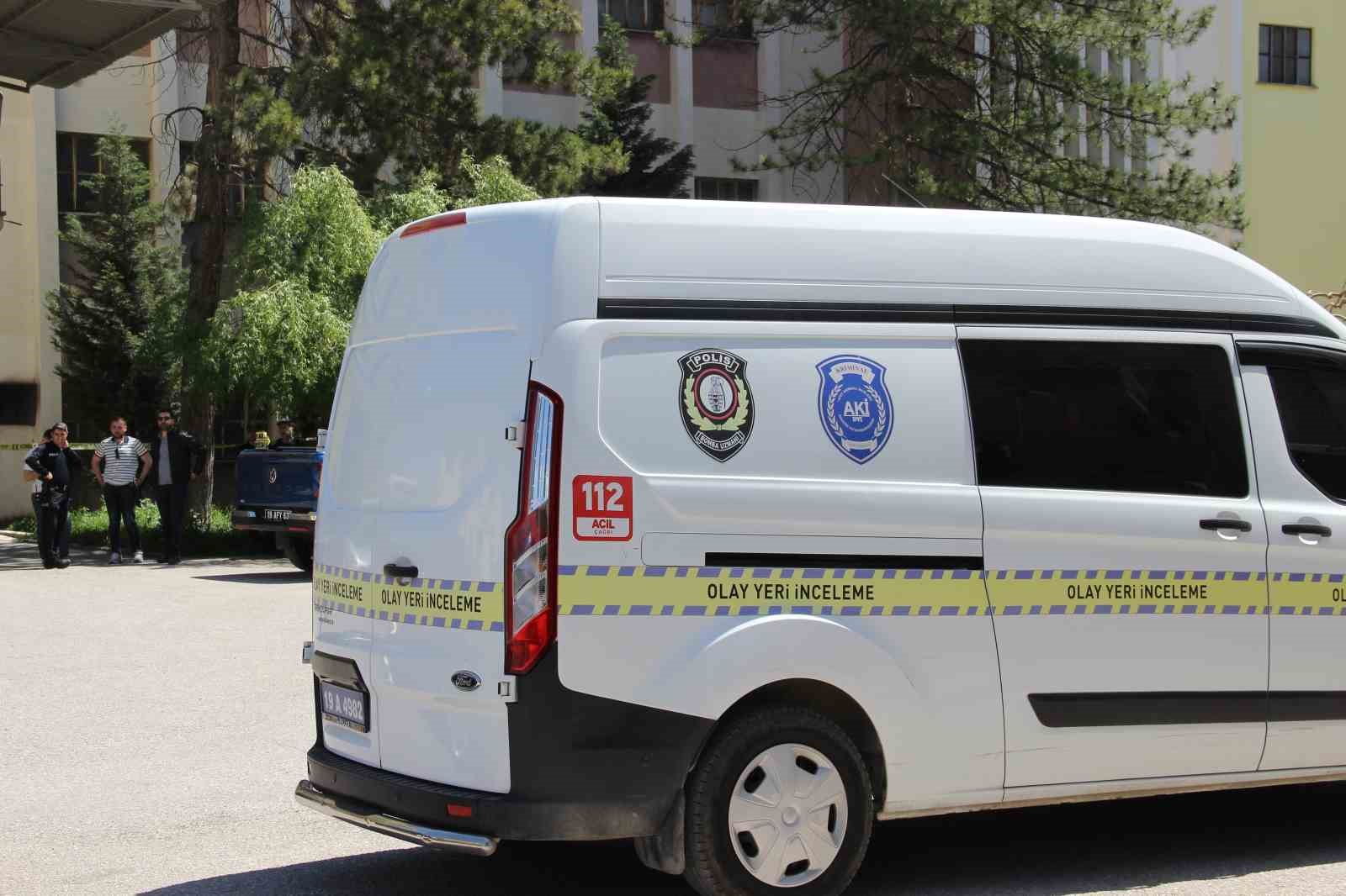 &Ccedil;orum Valisi Ali &Ccedil;algan: &lsquo;İş&ccedil;ilerden birinin hayati tehlikesi var&rsquo;
