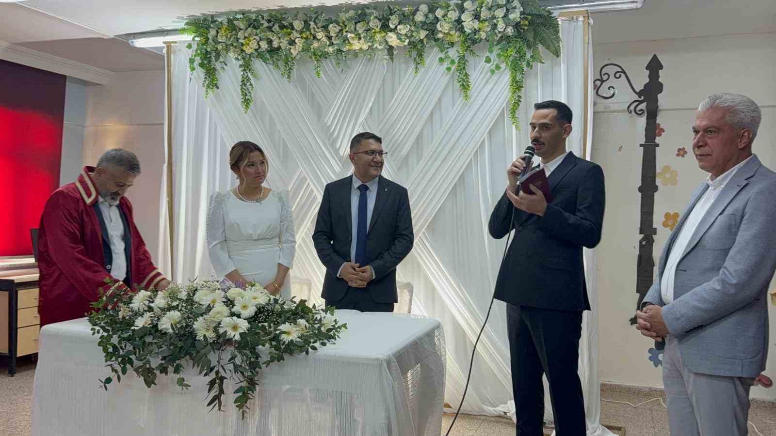 Depremde ailelerini kaybeden 2 &ouml;ğretmen, ikinci bahara &rsquo;evet&rsquo; dedi
