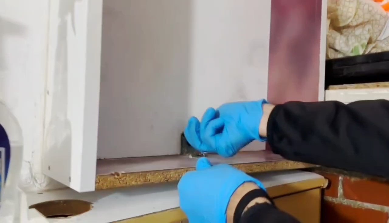 İşyerindeki gizli b&ouml;lmeden ka&ccedil;ak t&uuml;t&uuml;n mamulleri ele ge&ccedil;irildi
