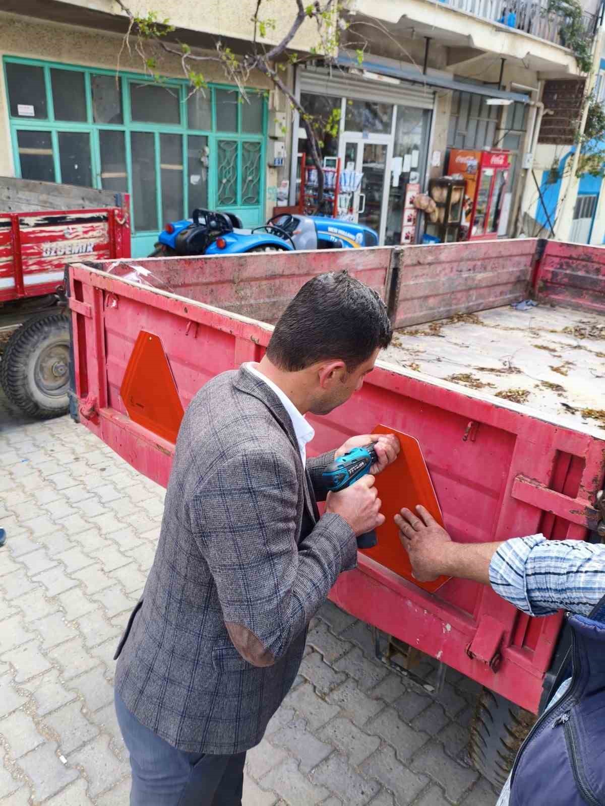 Akşehir İl&ccedil;e Jandarma Komutanlığı&rsquo;ndan trakt&ouml;r kazalarını &ouml;nleme &ccedil;alışması
