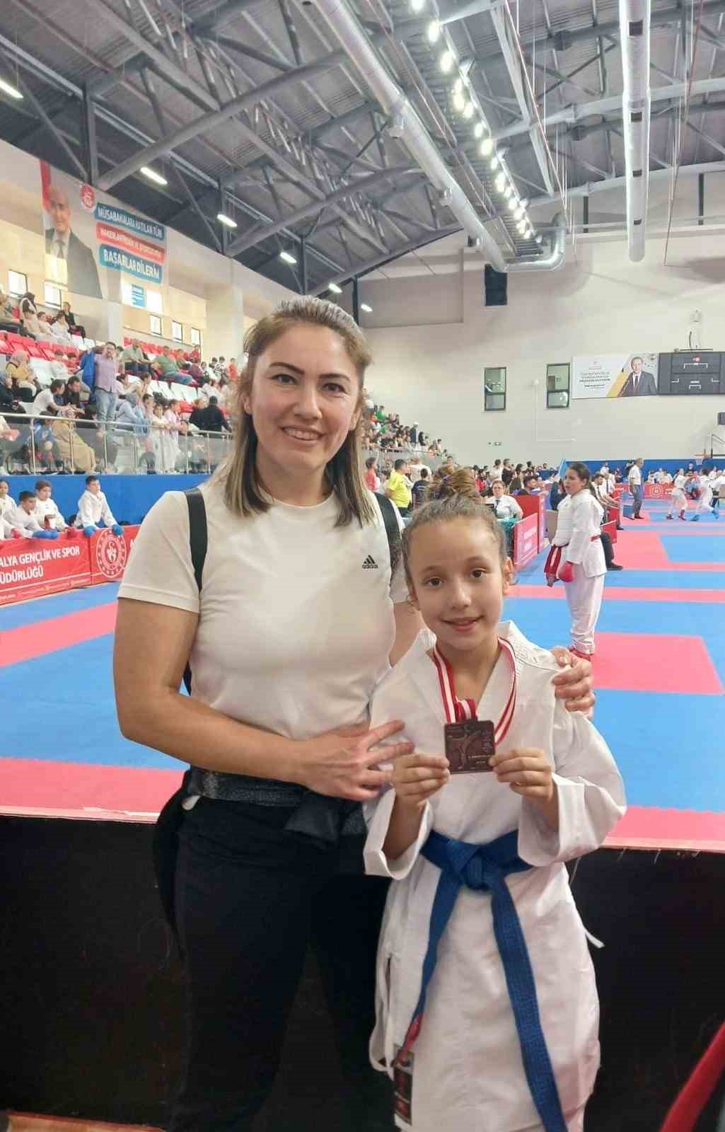 Aliağalı karateciler Aspendos Cup Karate Turnavası&rsquo;nda
