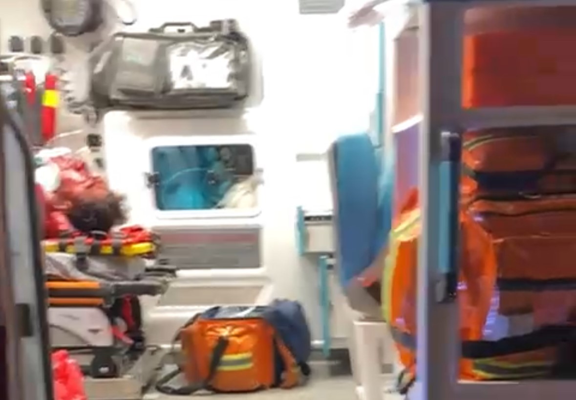 TEM&rsquo;de arıza nedeniyle ara&ccedil;tan inen 2 kişiye tır &ccedil;arptı
