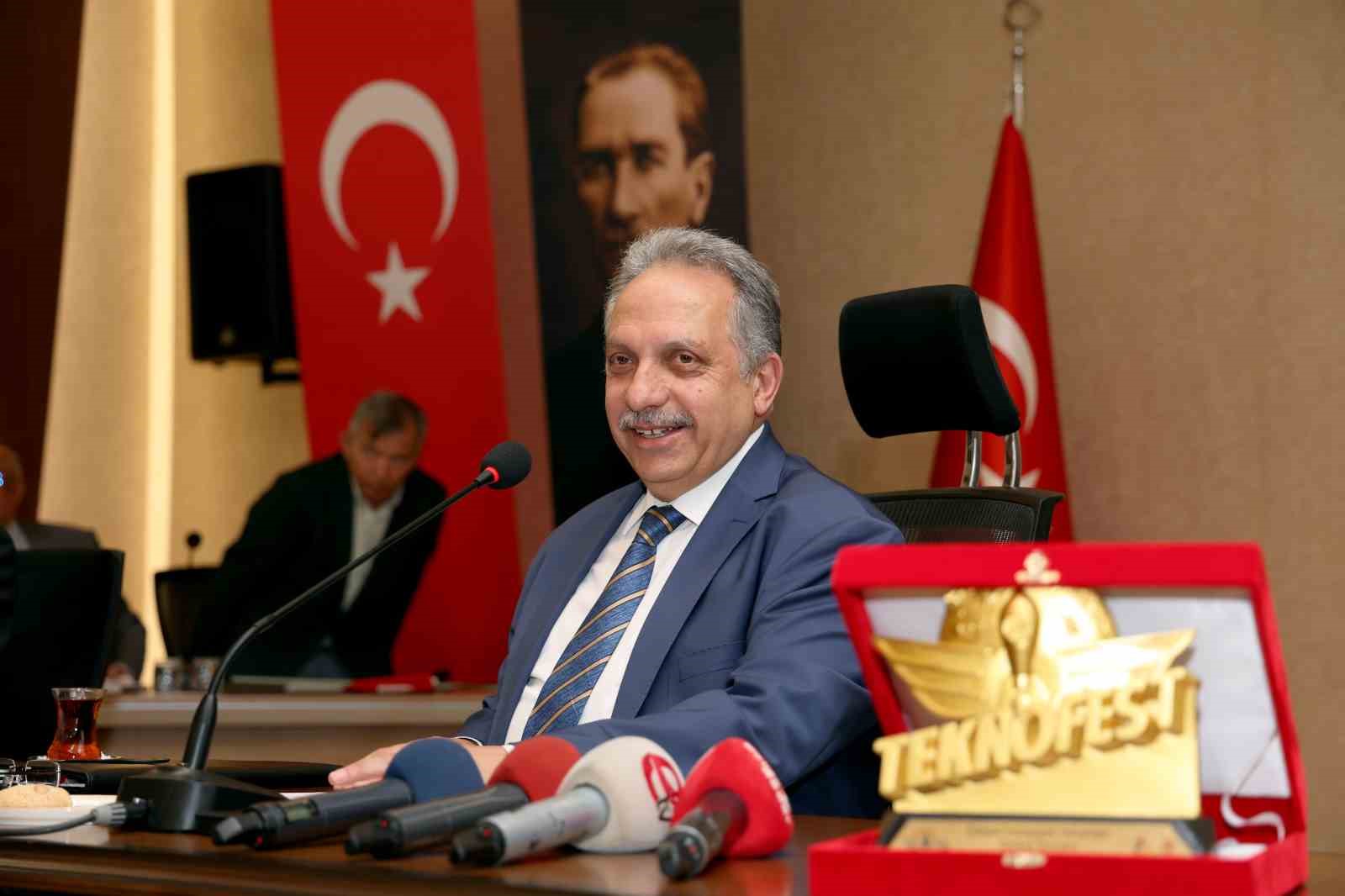 Talas Belediye Meclisi&rsquo;nde TEKNOFEST şampiyonları r&uuml;zgarı esti
