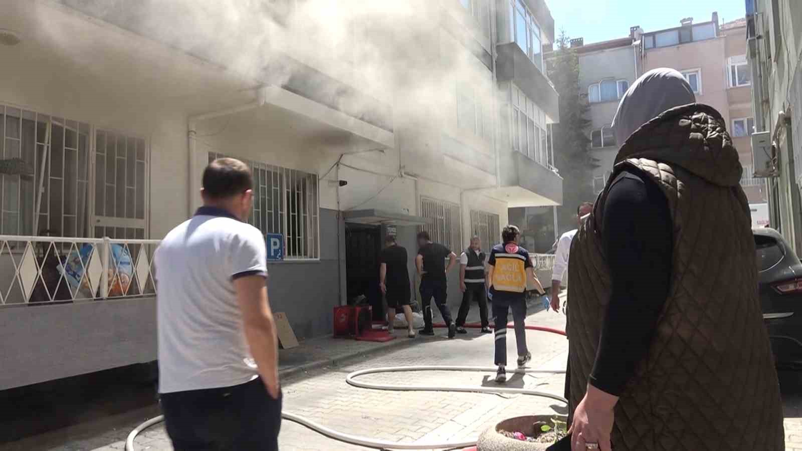 Yalova&rsquo;da apartman dairesinde &ccedil;ıkan yangında bir kişi dumandan etkilendi
