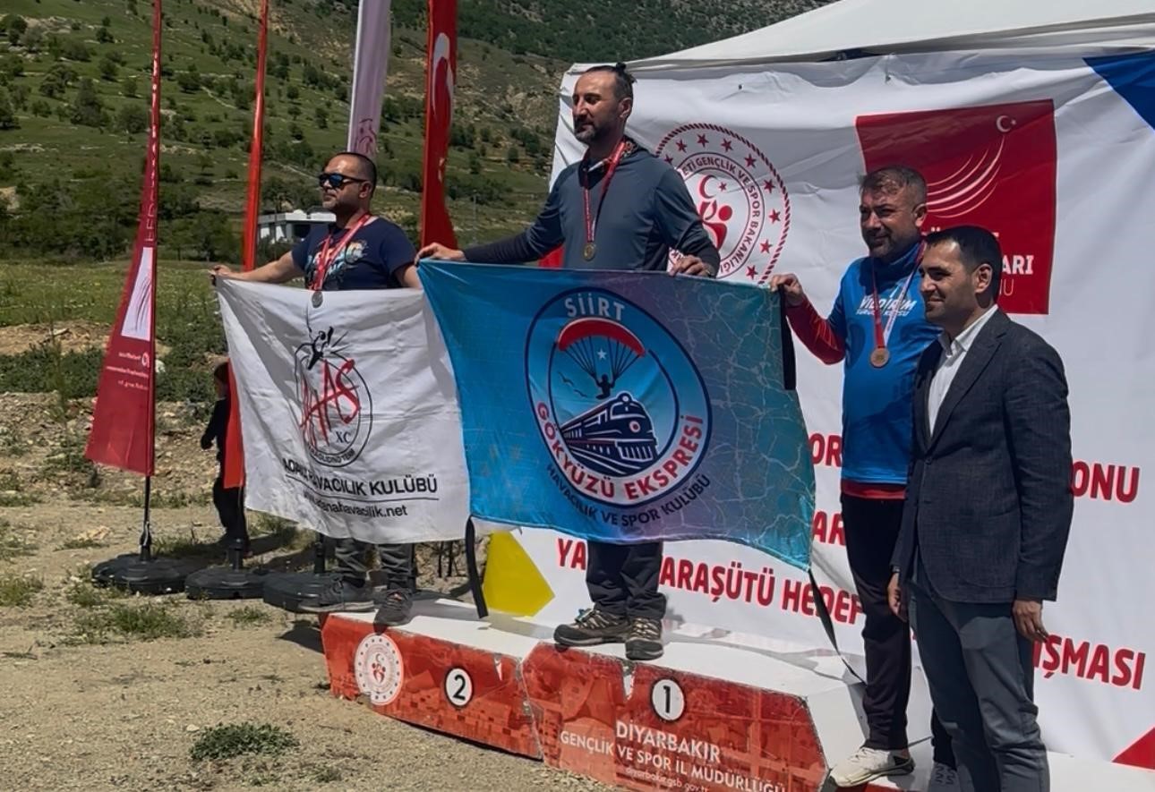 Siirtli yamaç paraşütü sporcusu şampiyon oldu