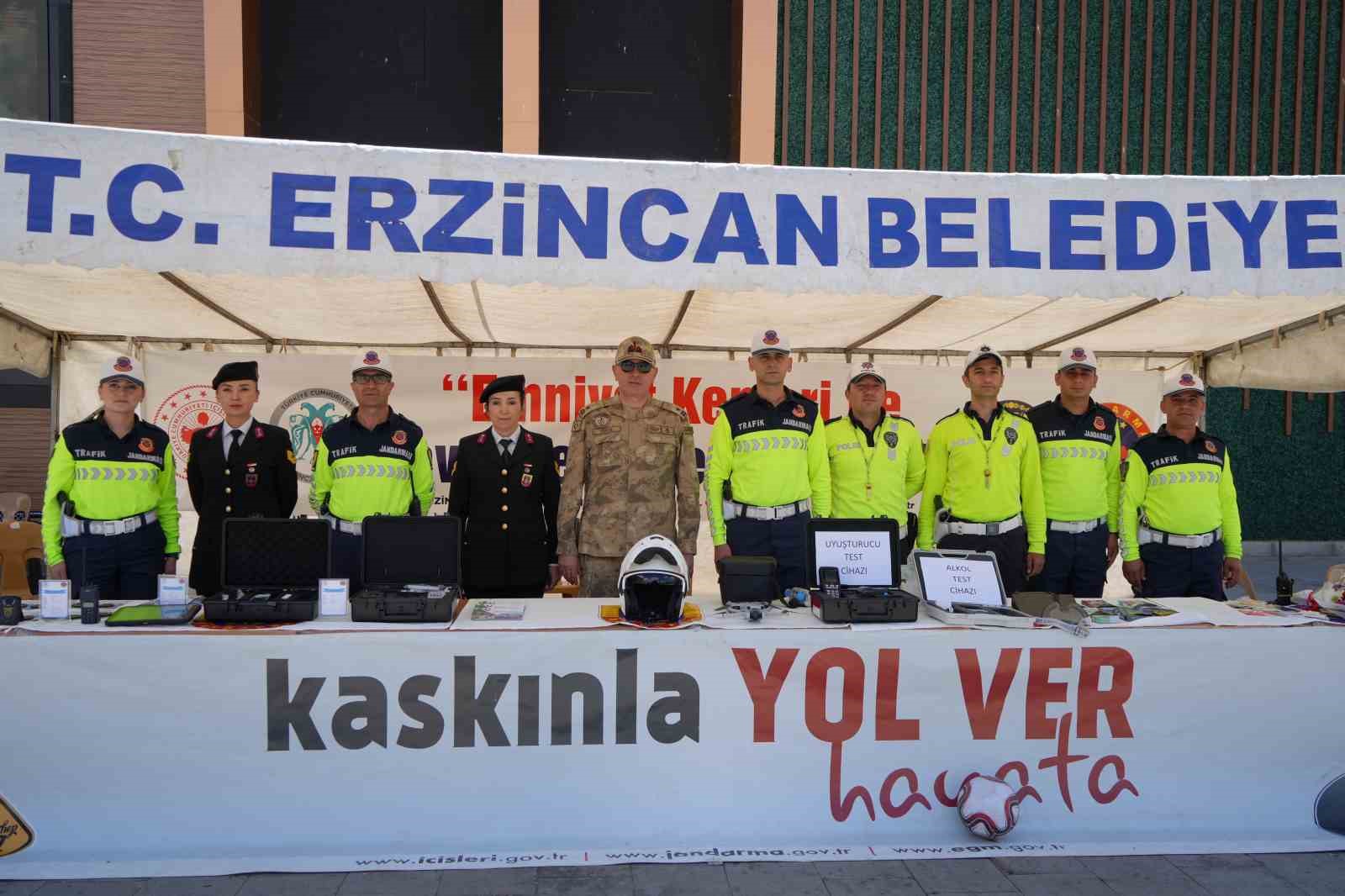 Erzincan&rsquo;da uygulamalı trafik eğitimi verildi
