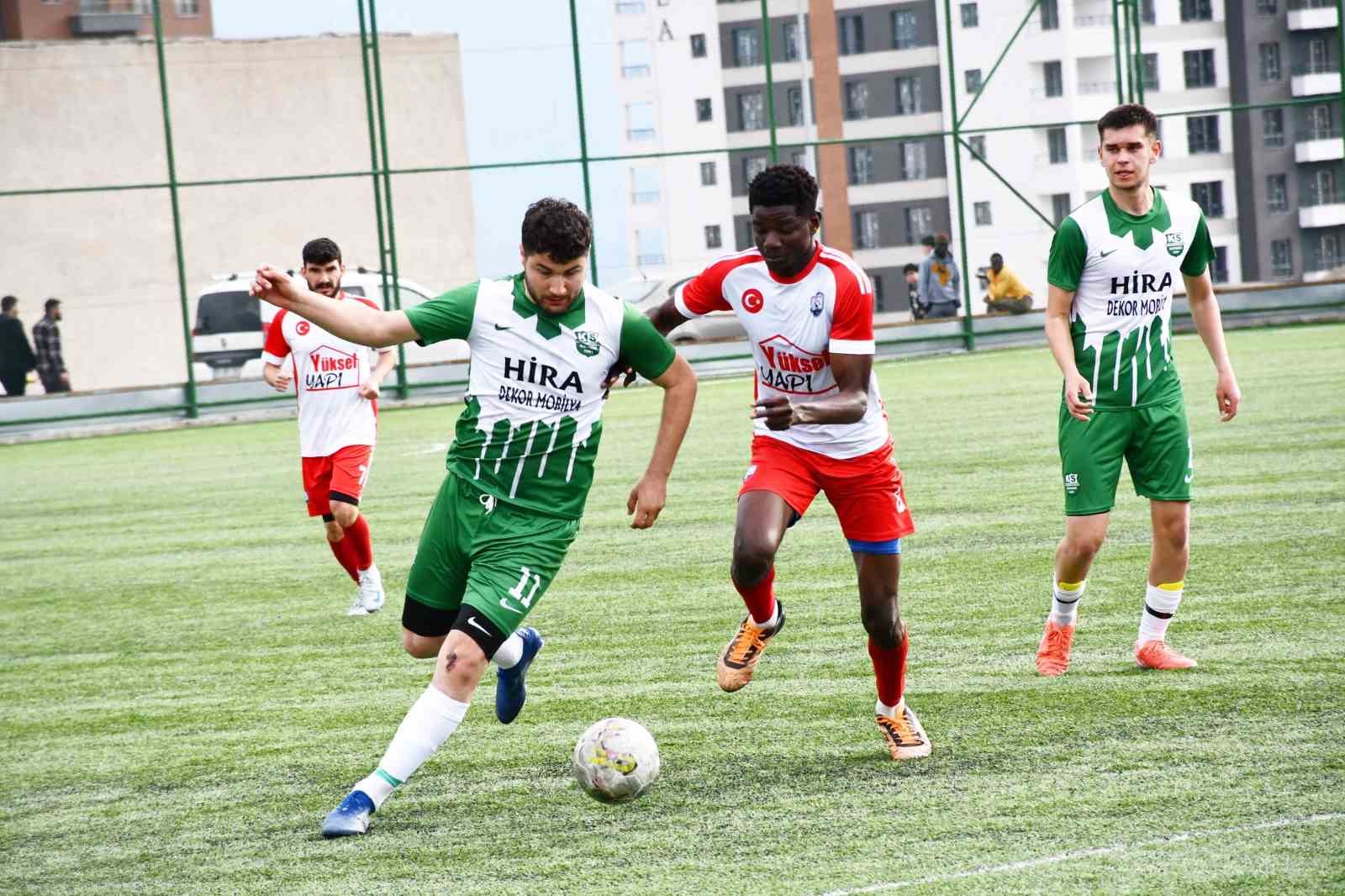 Amat&ouml;r ma&ccedil;ında 7 kırmızı kart &ccedil;ıktı, kazanan &ccedil;ıkmadı
