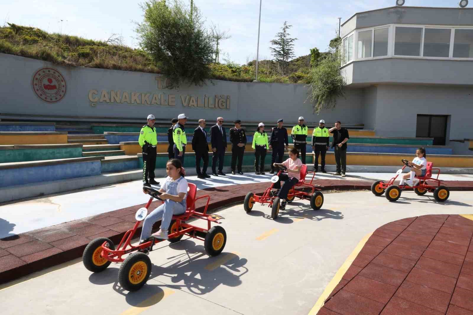 Minikler, trafik kurallarını uzmanlarından &ouml;ğrendi
