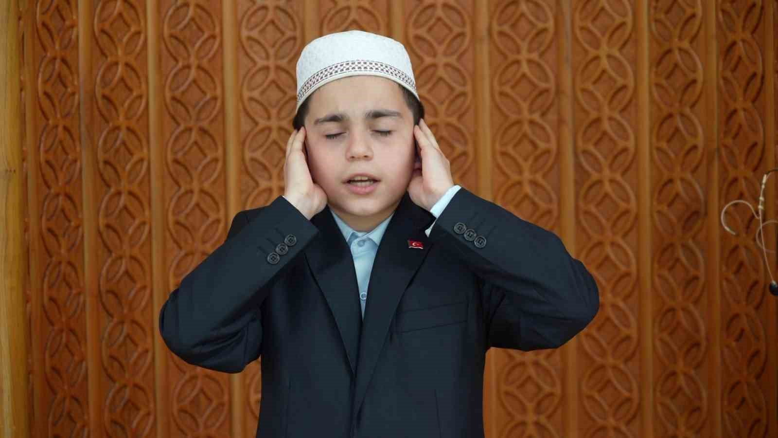 Ortaokul öğrencisinin gönüllere dokunan ezanı Türkiye birinciliğini getirdi