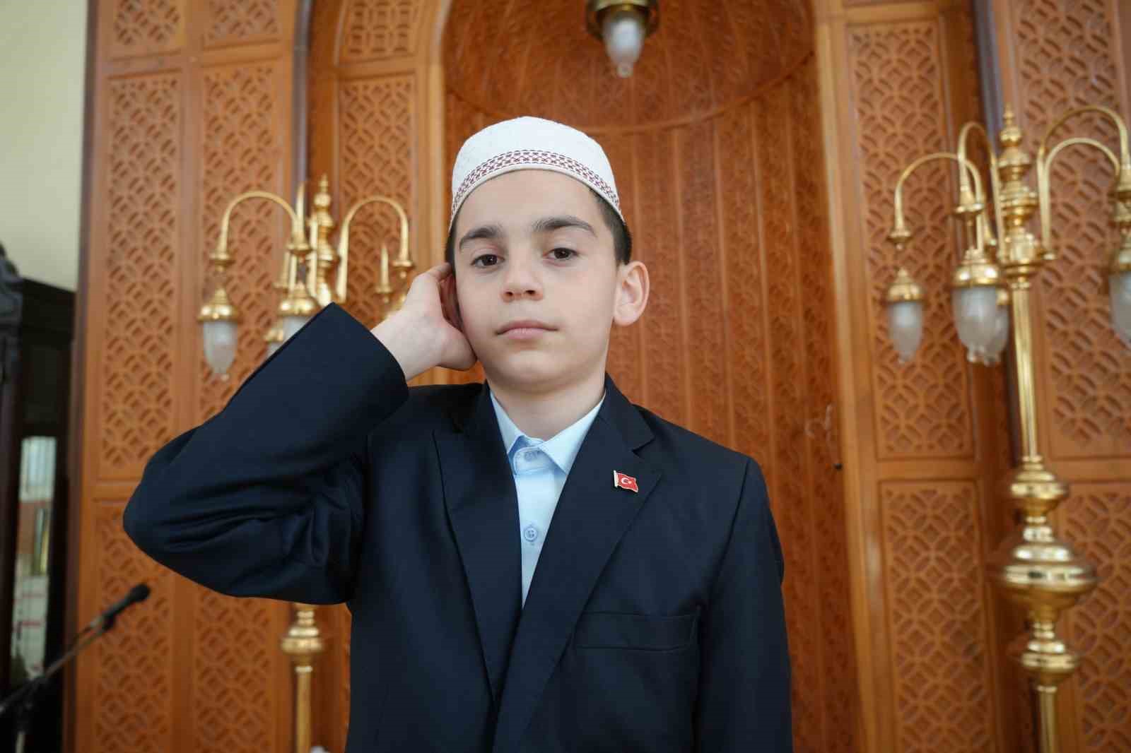 Ortaokul öğrencisinin gönüllere dokunan ezanı Türkiye birinciliğini getirdi
