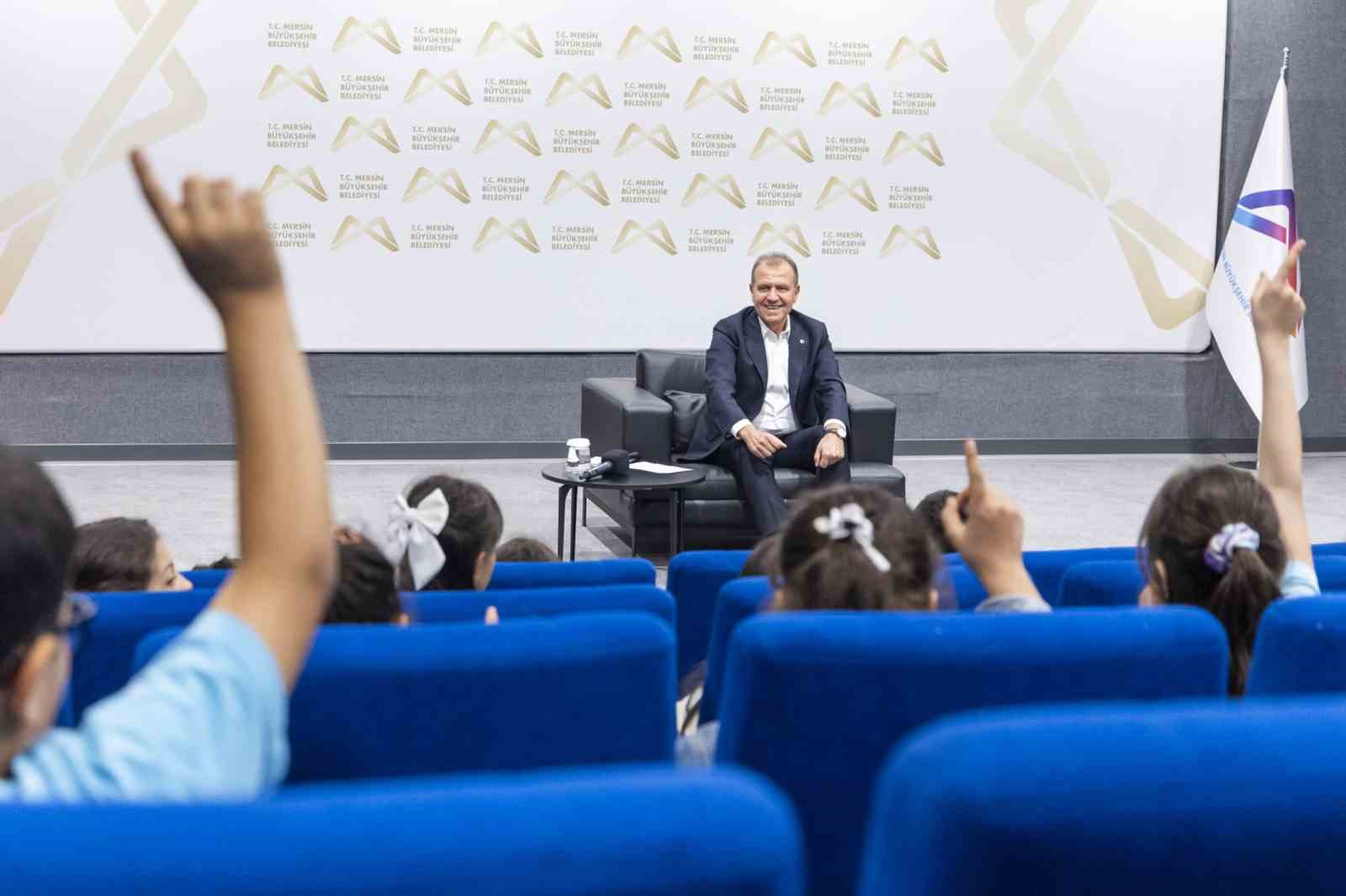 Başkan Seçer, çocukların sorularını yanıtladı