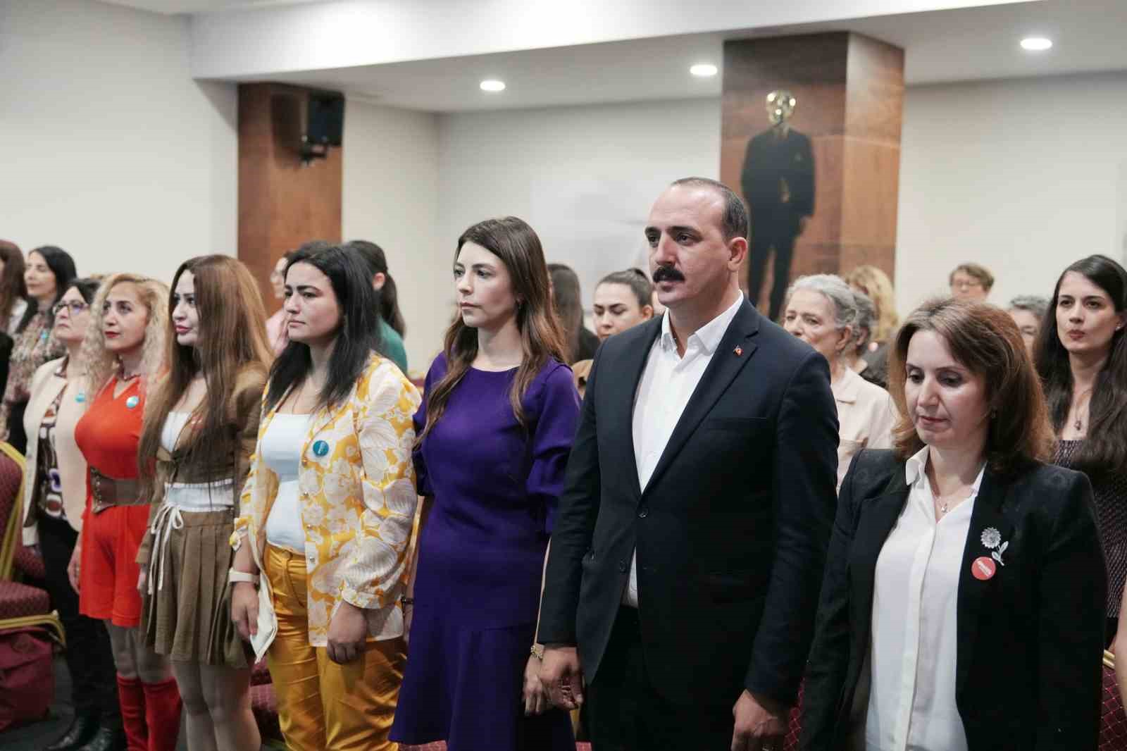 Kadınlar, sertifikalarını başkan Kotan’dan aldı
