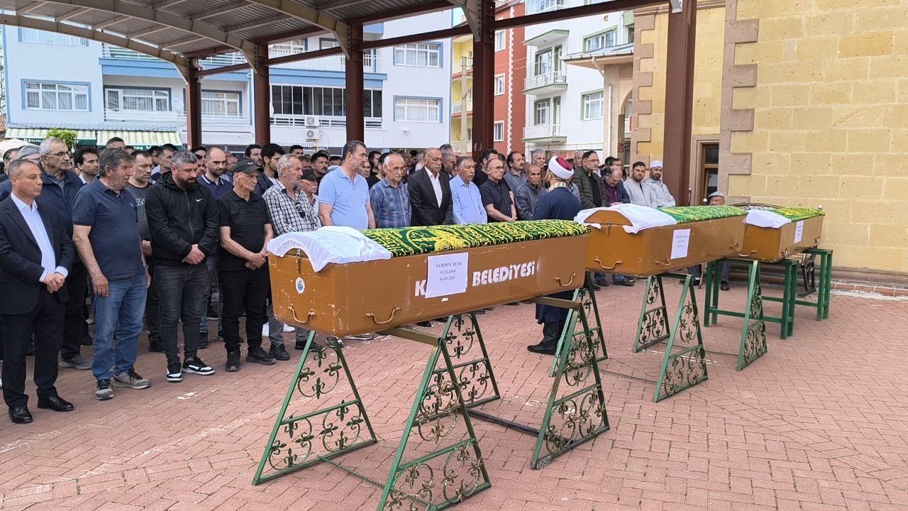 Kazada &ouml;len 2 kardeş toprağa verildi
