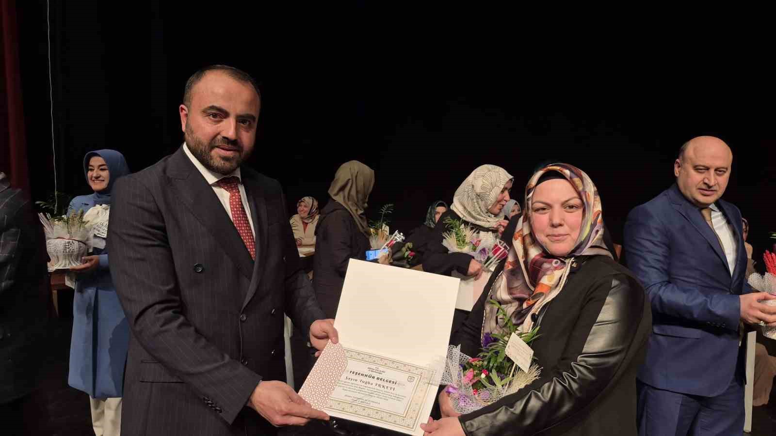 Yetişkin Kur’an kursu öğrencileri bilgilerini yarıştırdı
