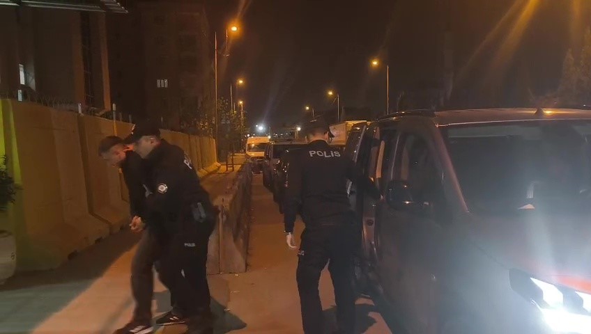 Pendik’te asker eğlencesinde havaya ateş eden şahıs yakalandı