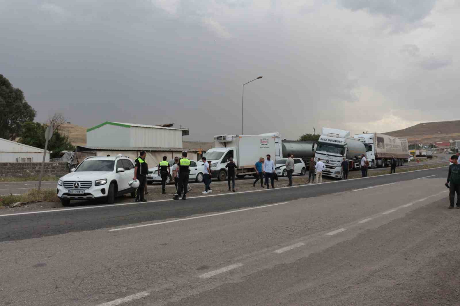 Şırnak’ta 6 aracın karıştığı maddi hasarlı zincirleme kaza
