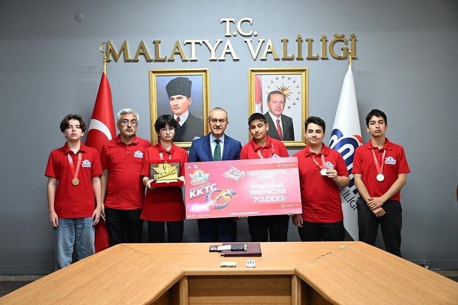 Malatyalı genç yetenekler başarılarını Vali Yavuz’la paylaştı