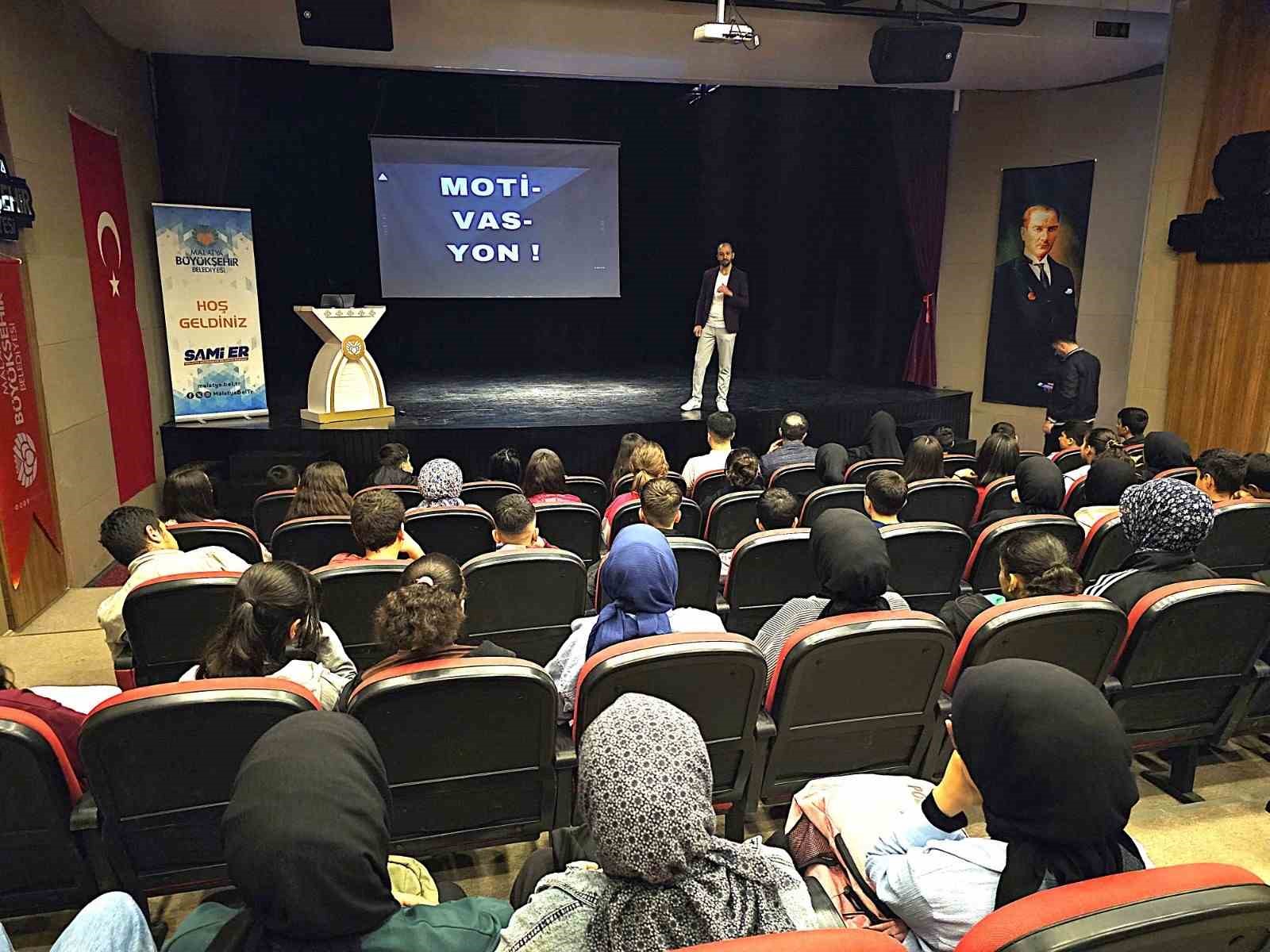 Malatya’da öğrencilere kaygı ve motivasyon semineri