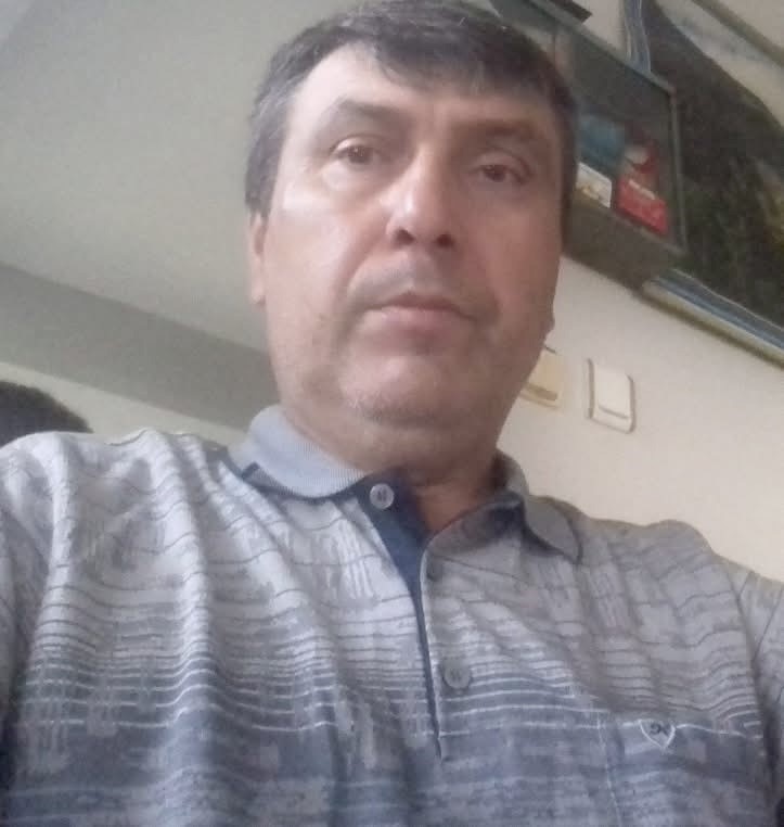 Bahçede ilaçlama yaparken devrilen traktörün altında kalan sürücü hayatını kaybetti