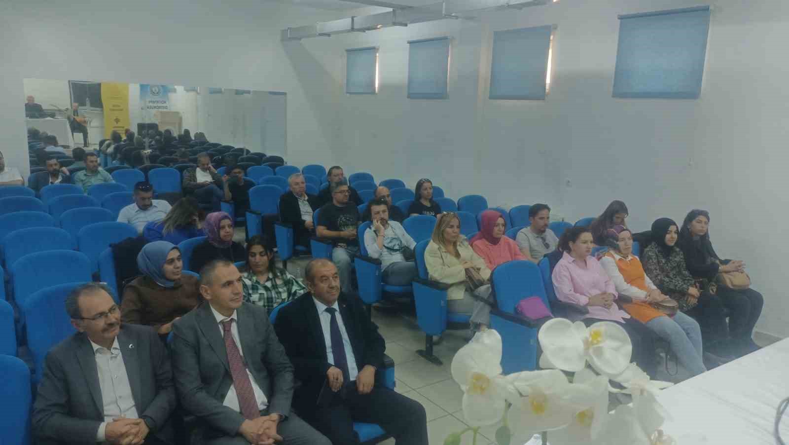 Afyonkarahisar’da Yerel Sanatçı Nevzat Altındağ öğretmenlerle buluştu