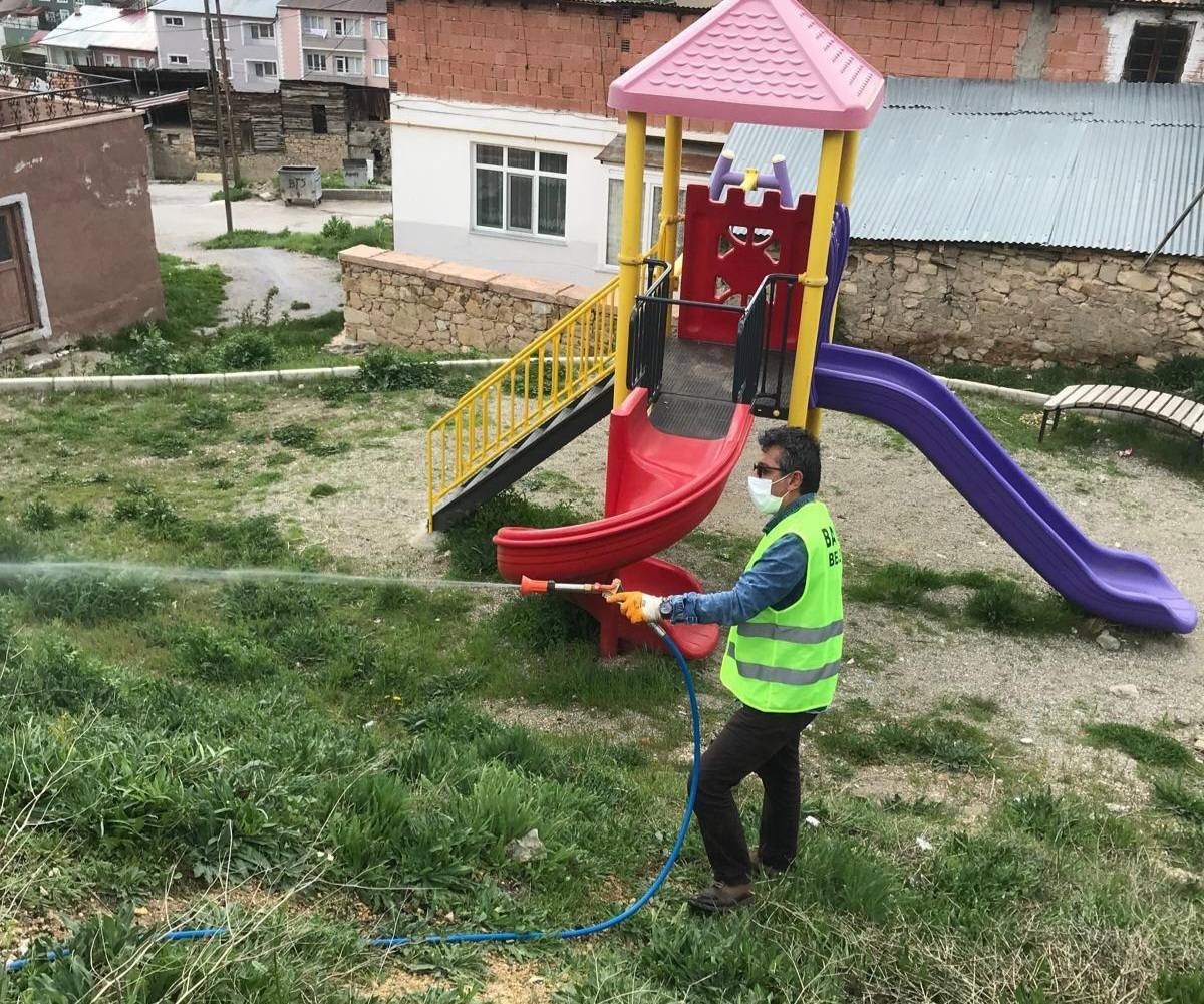 Sivrisinek ve haşerelere karşı ilaçlama yapıldı
