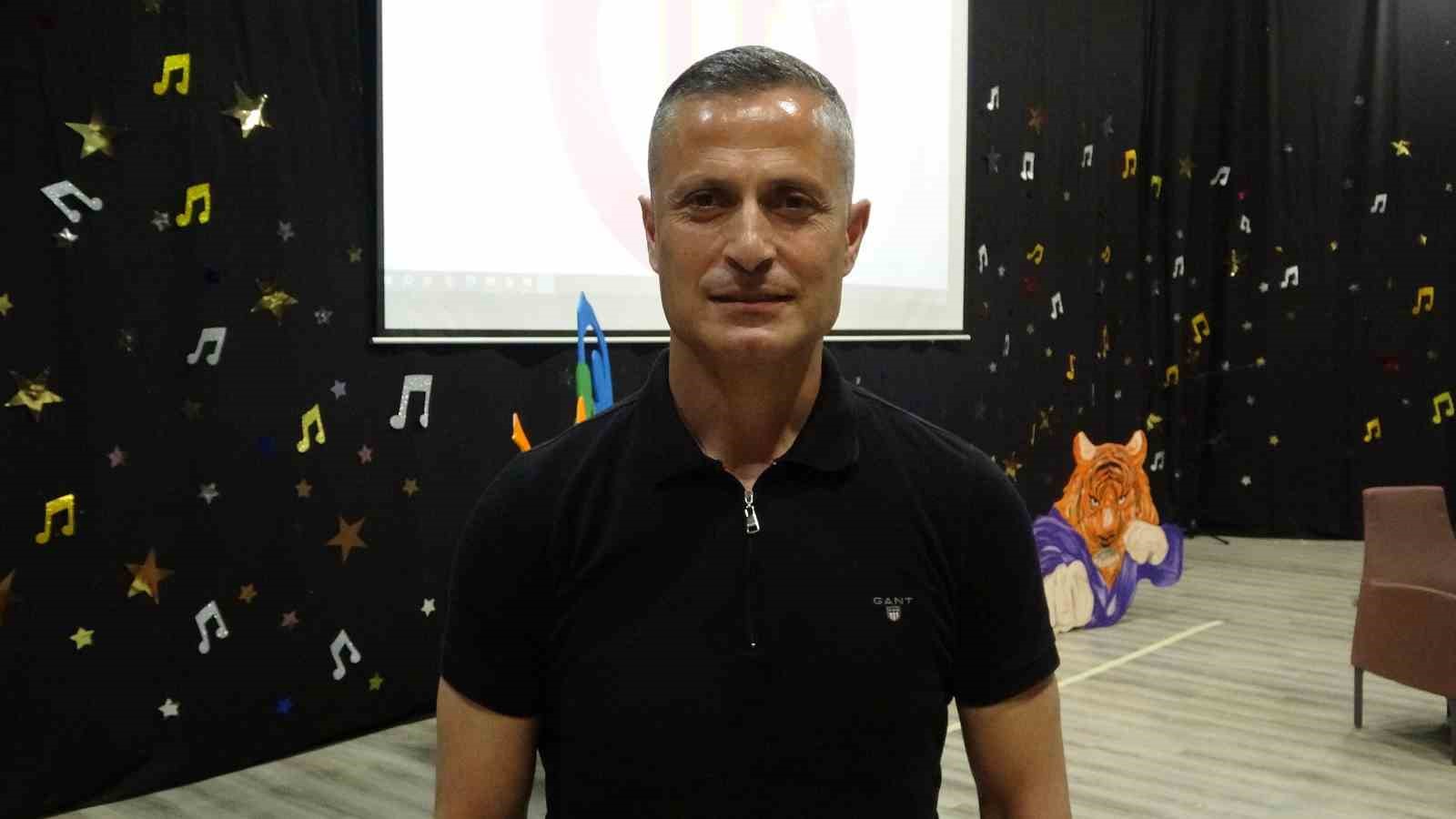 Kaleci antrenörlüğü üzerinden çocukların geleceğine ışık tutuyor