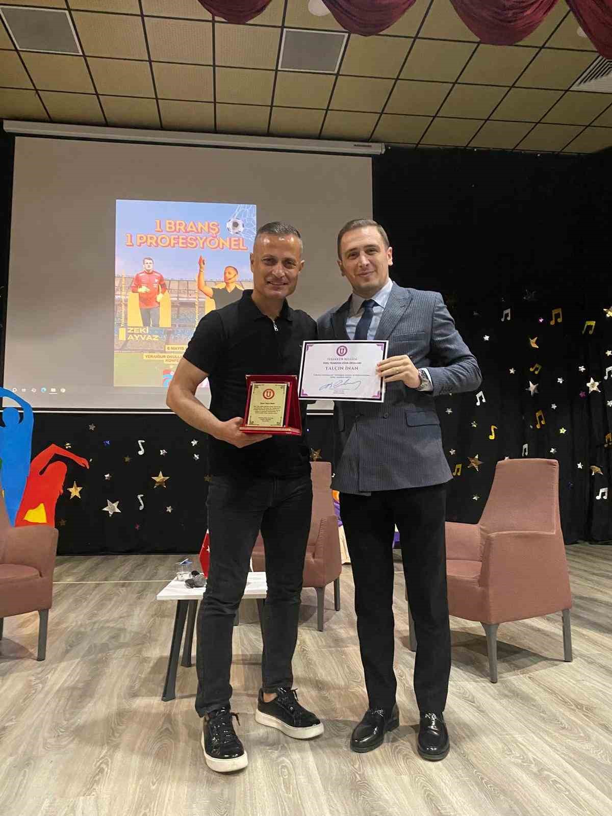 Kaleci antren&ouml;rl&uuml;ğ&uuml; &uuml;zerinden &ccedil;ocukların geleceğine ışık tutuyor
