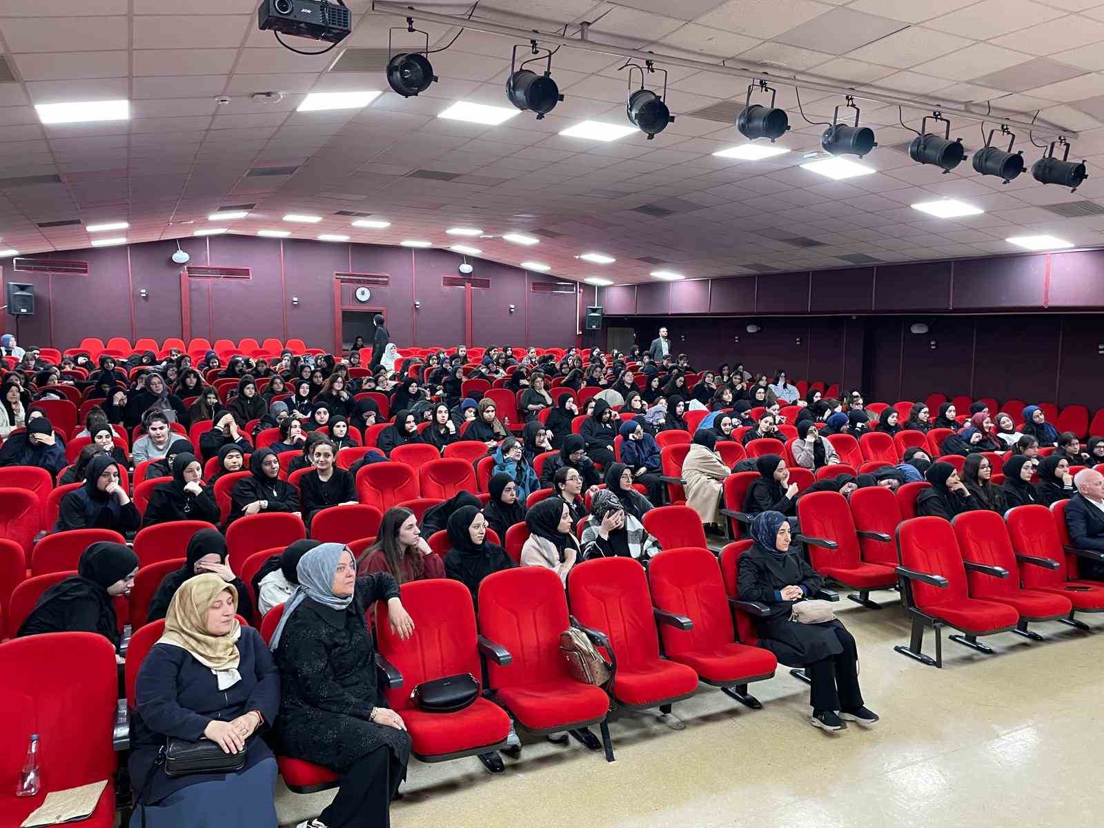 Bilim söyleşilerinde liseli öğrencilerle buluştu