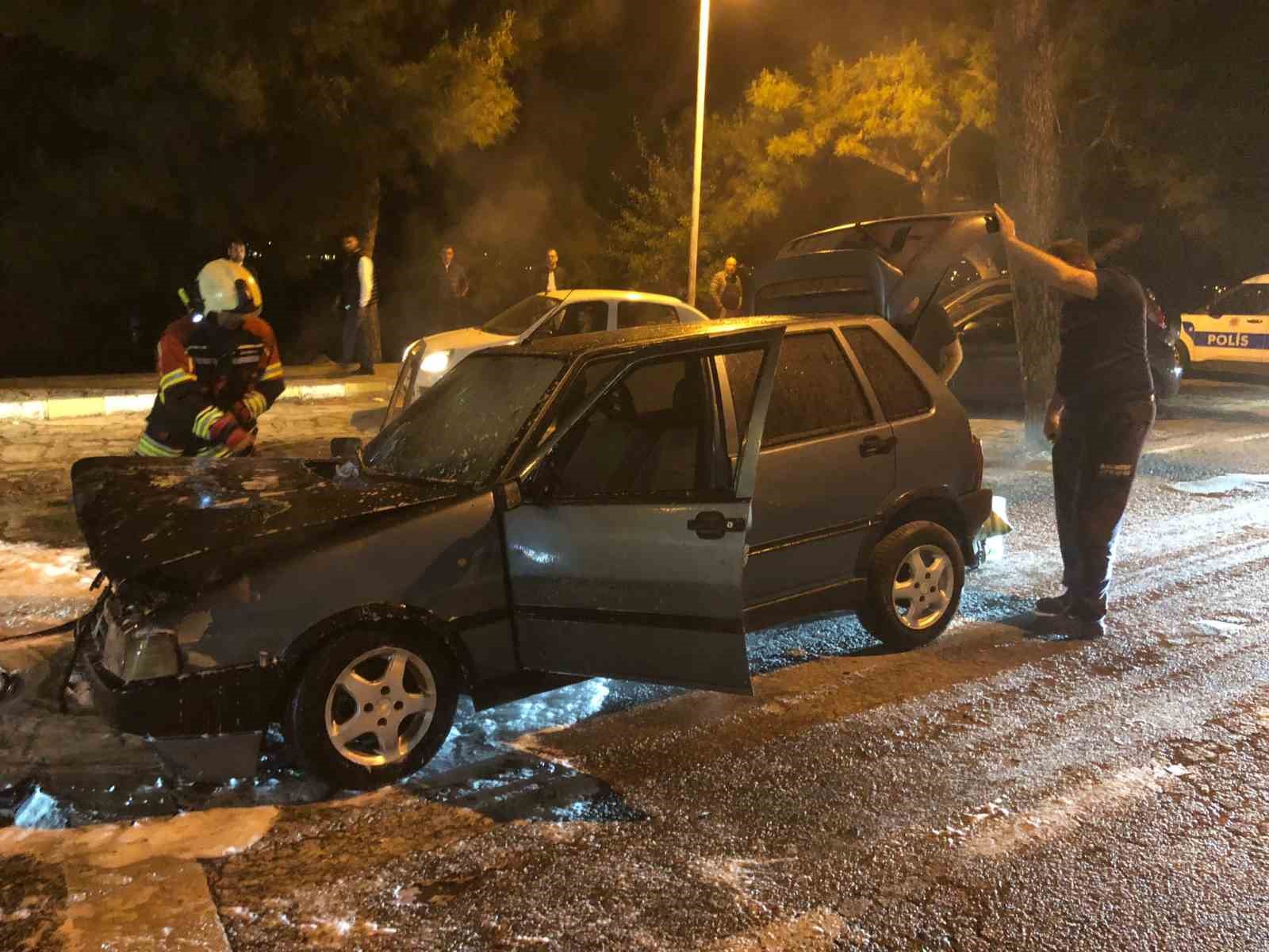 Ayvalık’ta araç yangını korkuttu