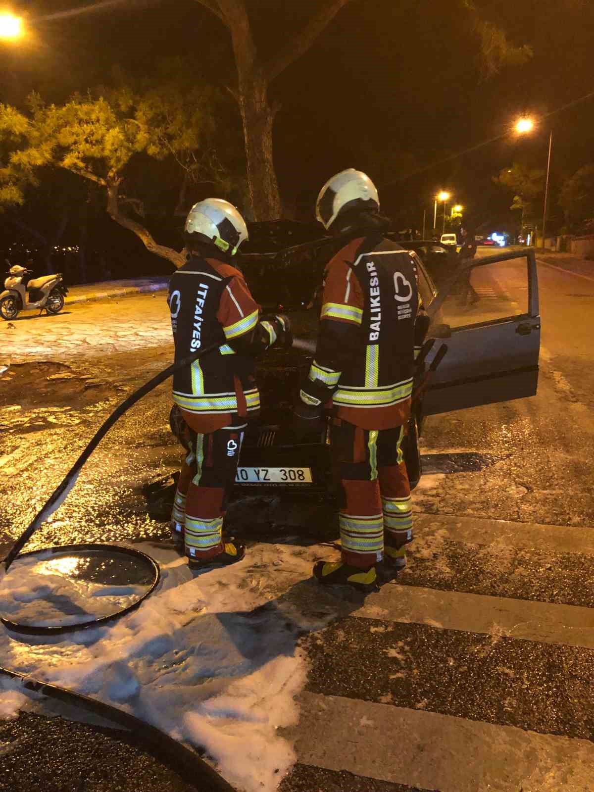 Ayvalık’ta araç yangını korkuttu