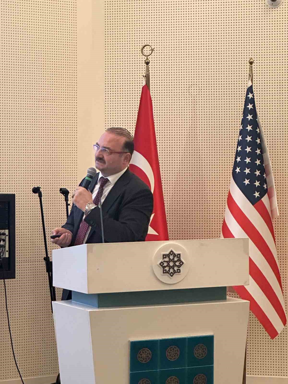 Rektör Hacımüftüoğlu, ABD’de Diyanet Center Of America’da genç akademisyenlerle buluştu