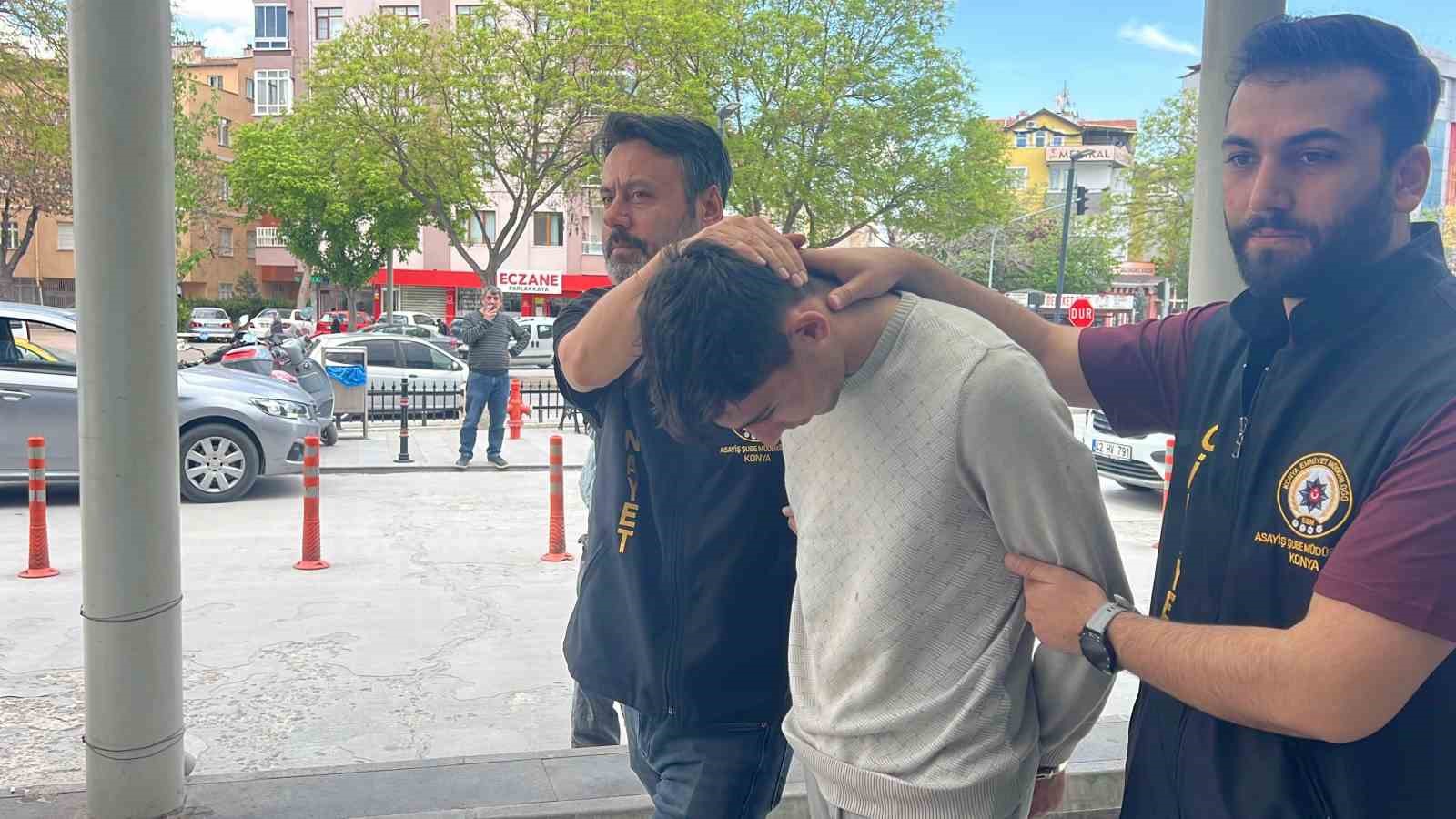 Tartıştığı kişiyi kafasından taşla yaraladı