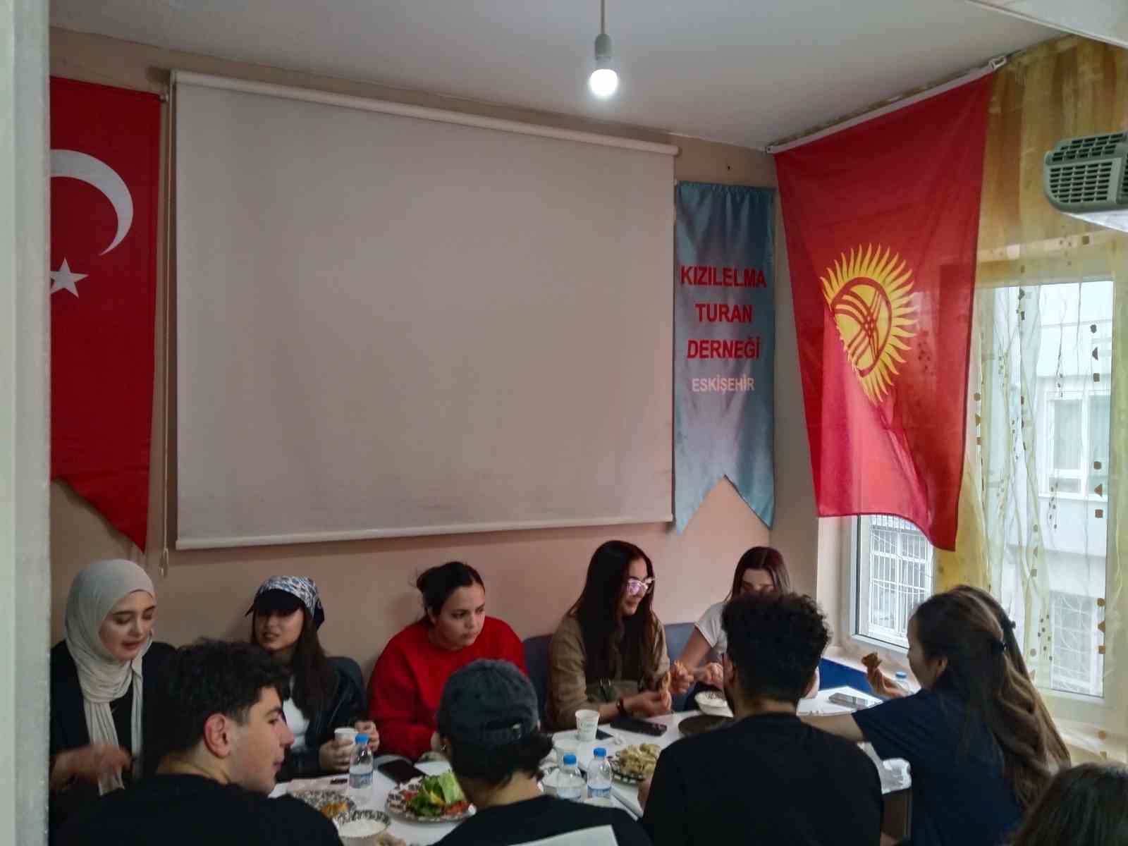 Eskişehir’de Türk Dünyası öğrencileri Hıdırellez coşkusu yaşadılar

