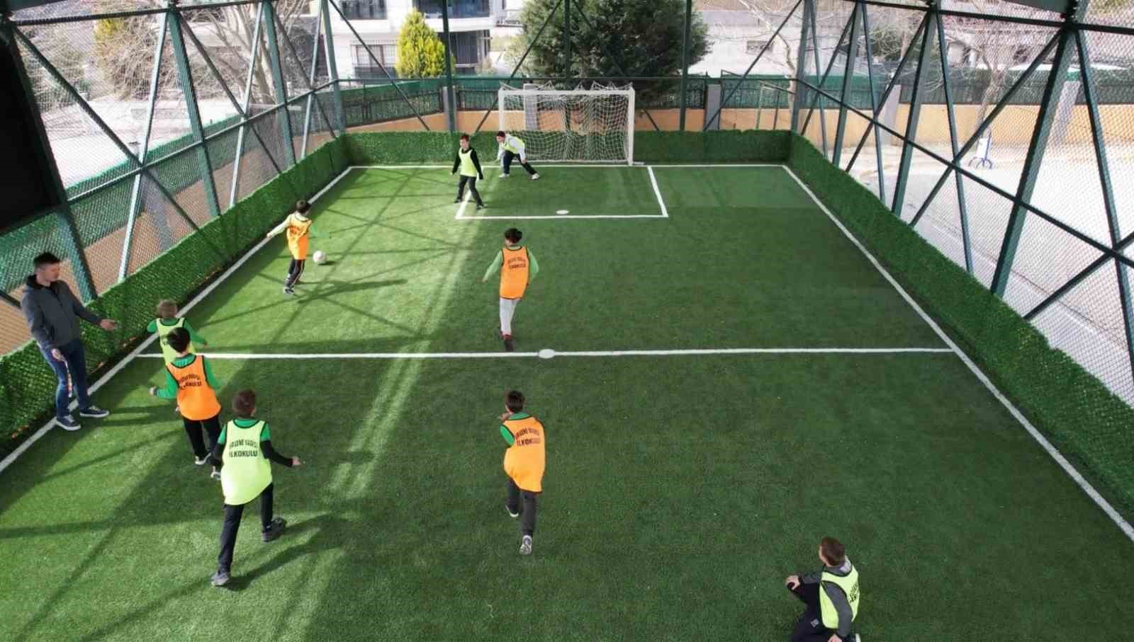 &Ccedil;orlu Emlak Konut Ergene Vadisi İlkokulu&rsquo;na Spor Kompleksi a&ccedil;ıldı
