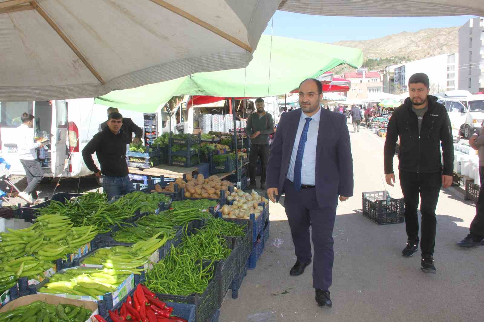 Sivas&rsquo;ta semt pazarında her hafta alış-veriş dualarla başlıyor
