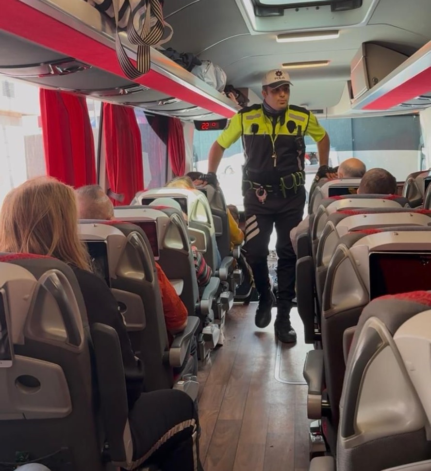 Polis vatandaşlara güvenli yolculuğu anlattı
